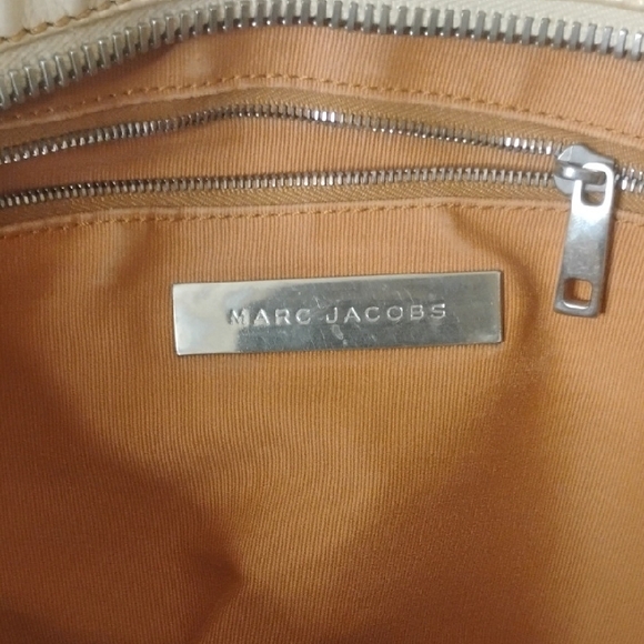 Marc Jacobs Cream Shoulder Bag with Pockets - Picture 2 of 13